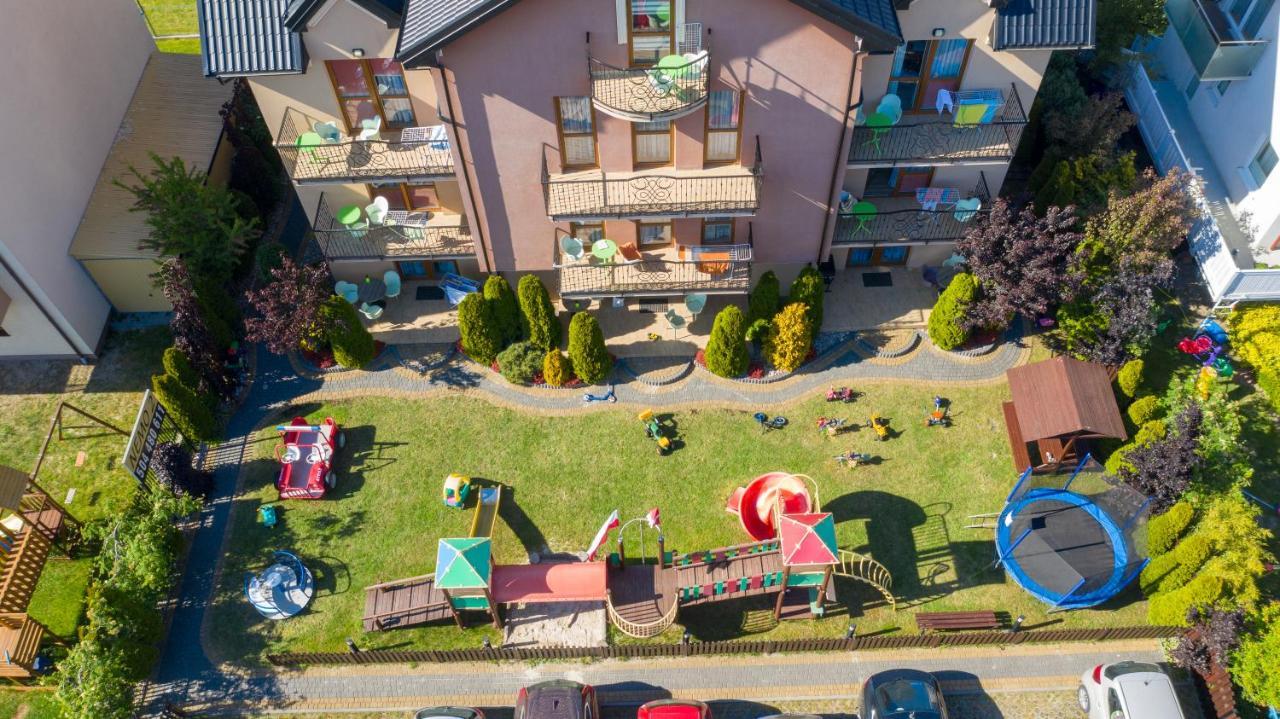 Nemo 2 Hotel Karwia Eksteriør billede