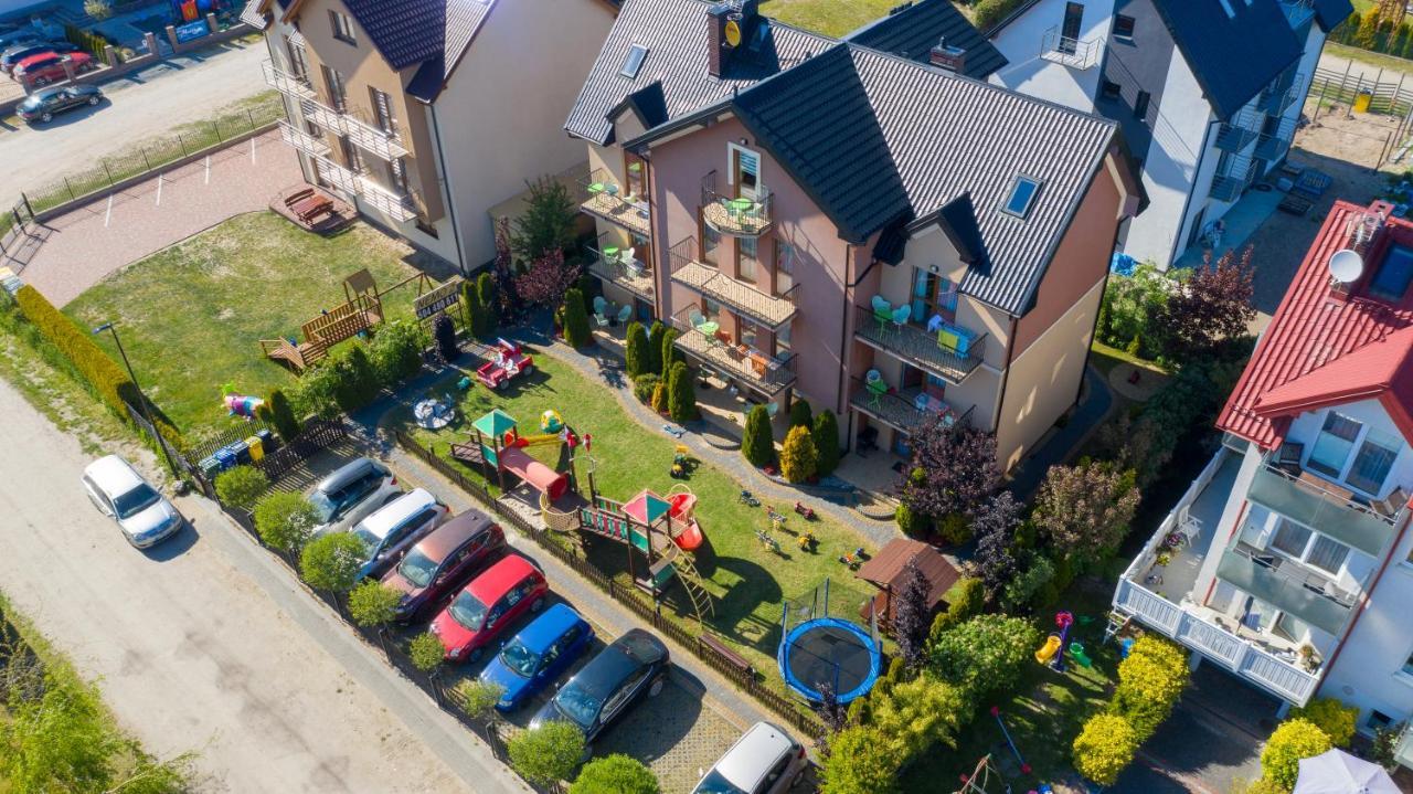Nemo 2 Hotel Karwia Eksteriør billede