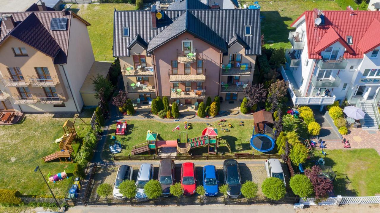 Nemo 2 Hotel Karwia Eksteriør billede