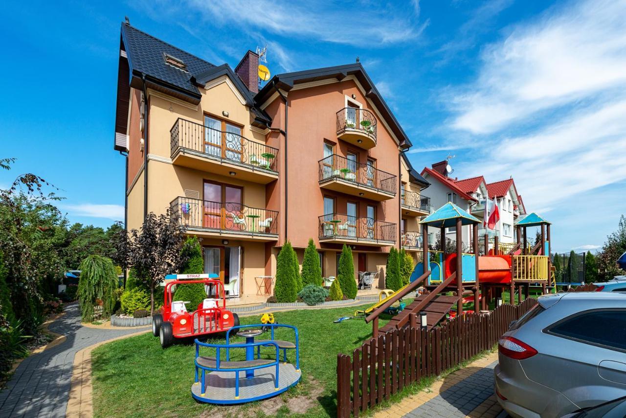 Nemo 2 Hotel Karwia Eksteriør billede
