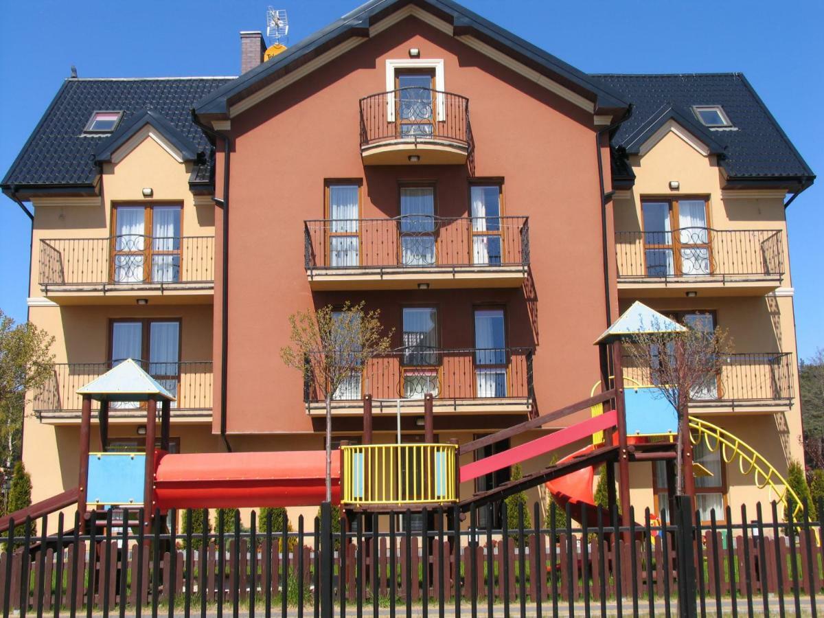 Nemo 2 Hotel Karwia Eksteriør billede