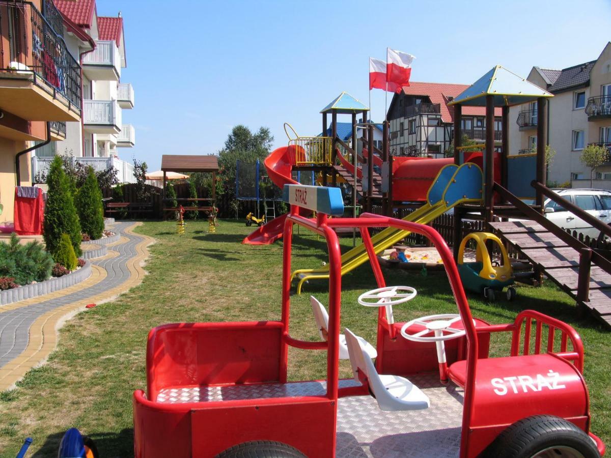 Nemo 2 Hotel Karwia Eksteriør billede
