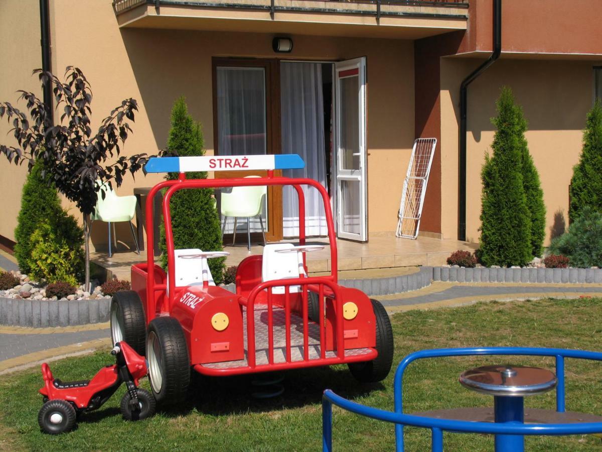 Nemo 2 Hotel Karwia Eksteriør billede