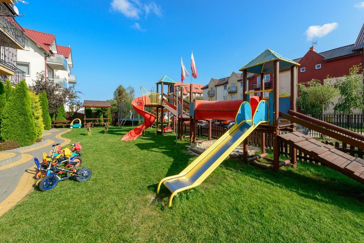 Nemo 2 Hotel Karwia Eksteriør billede
