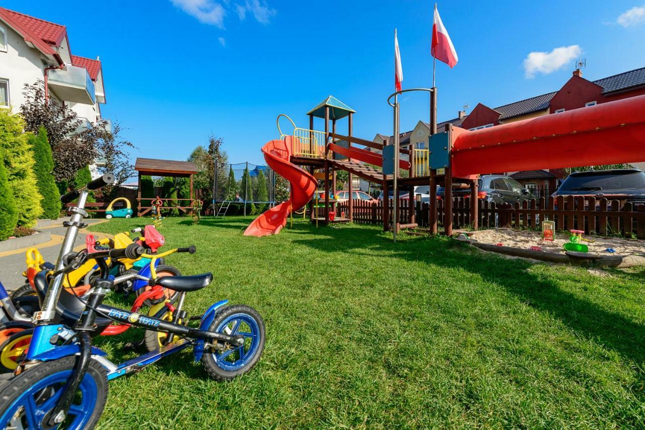 Nemo 2 Hotel Karwia Eksteriør billede
