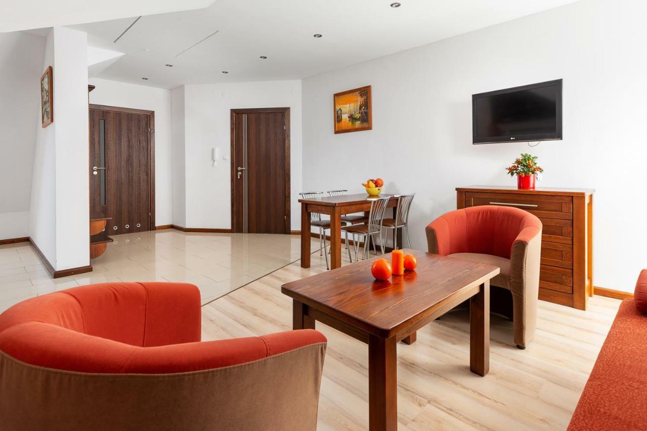 Nemo 2 Hotel Karwia Eksteriør billede