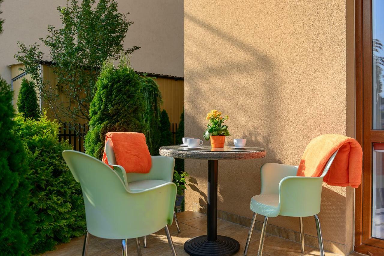 Nemo 2 Hotel Karwia Eksteriør billede