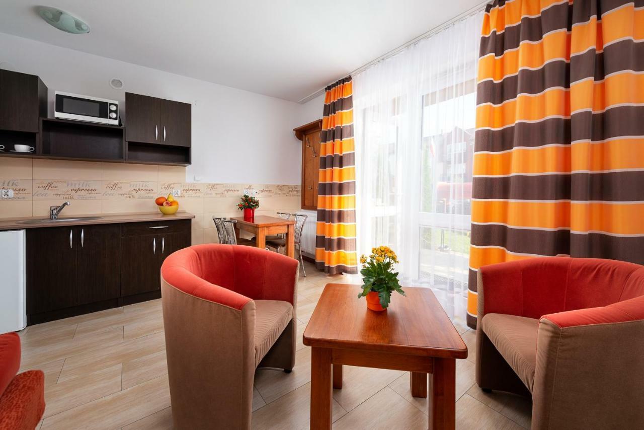 Nemo 2 Hotel Karwia Eksteriør billede