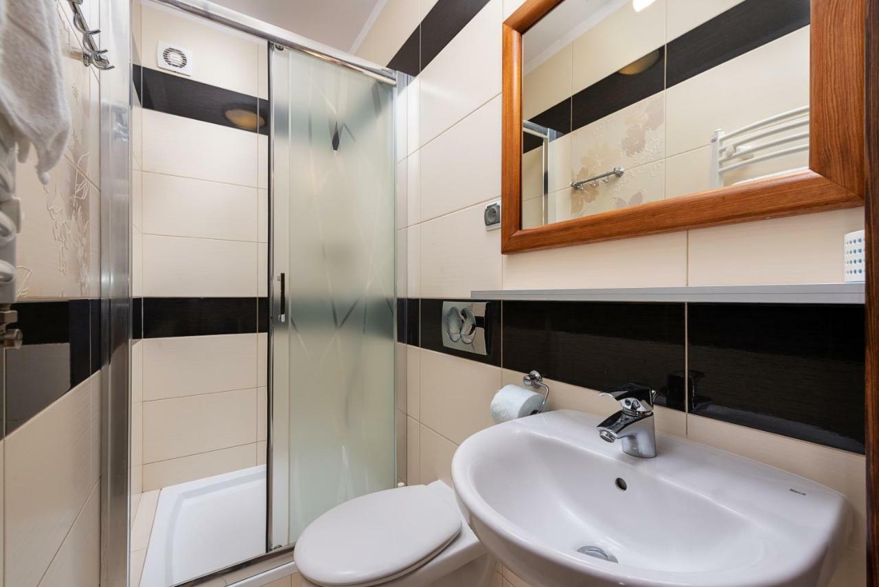 Nemo 2 Hotel Karwia Eksteriør billede