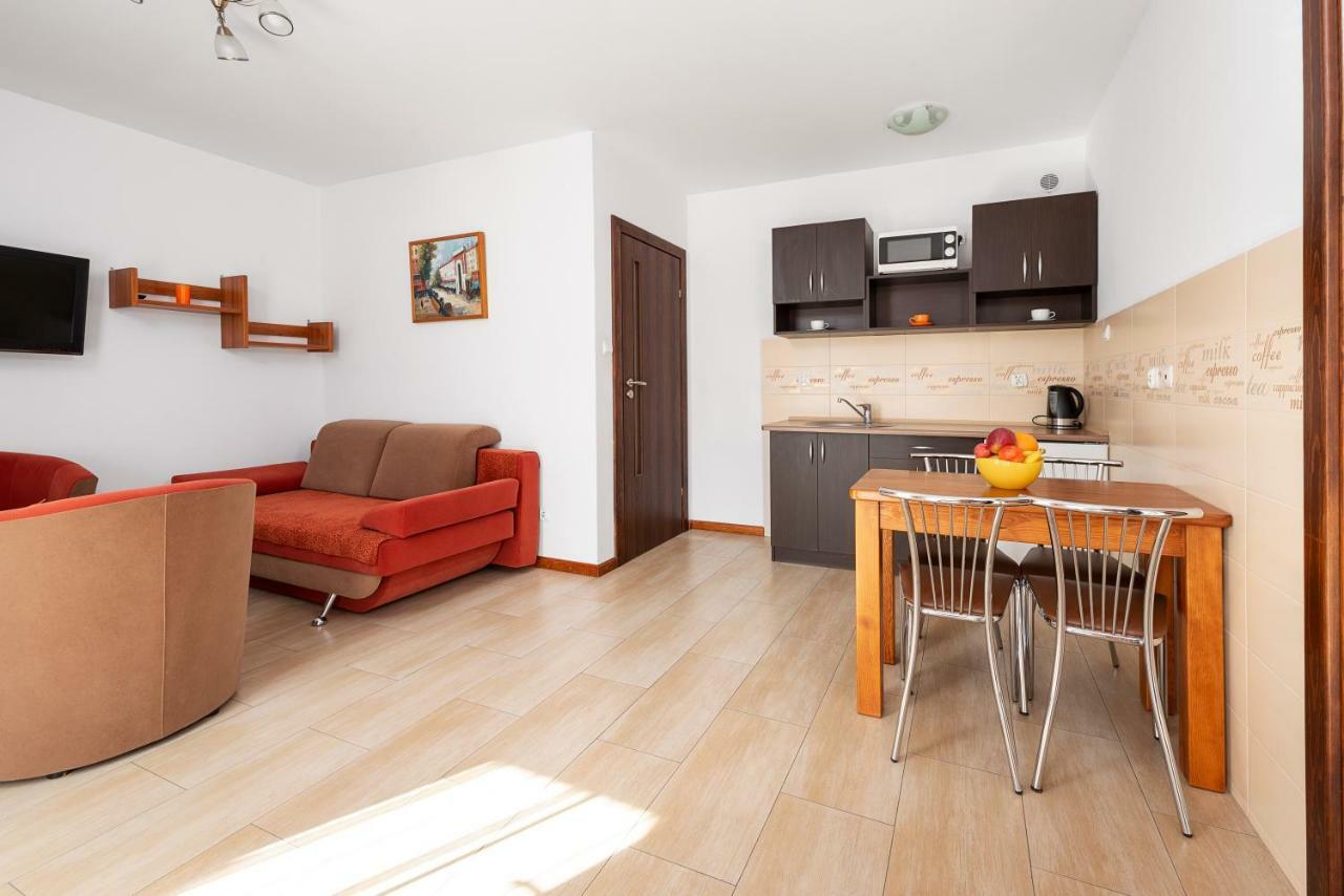 Nemo 2 Hotel Karwia Eksteriør billede
