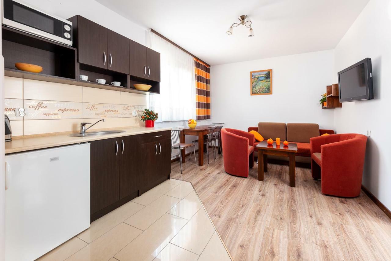 Nemo 2 Hotel Karwia Eksteriør billede