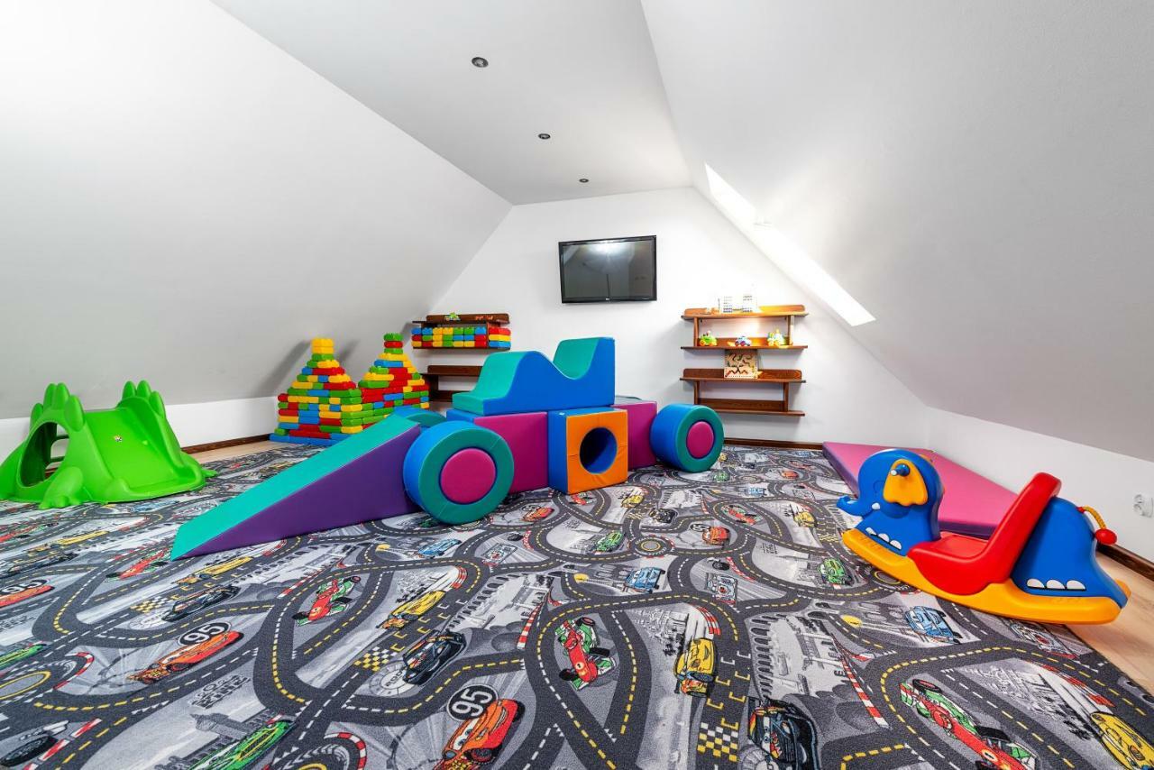 Nemo 2 Hotel Karwia Eksteriør billede