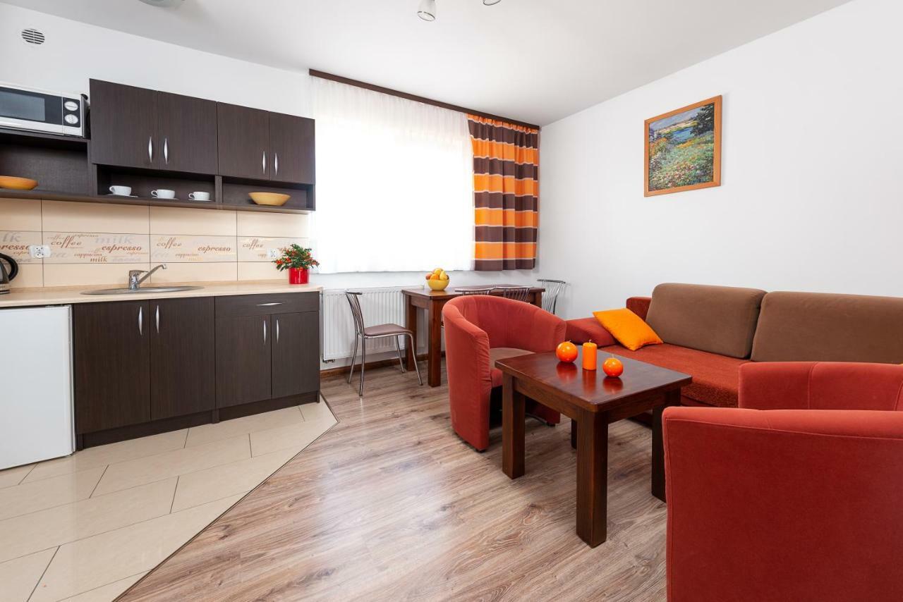 Nemo 2 Hotel Karwia Eksteriør billede